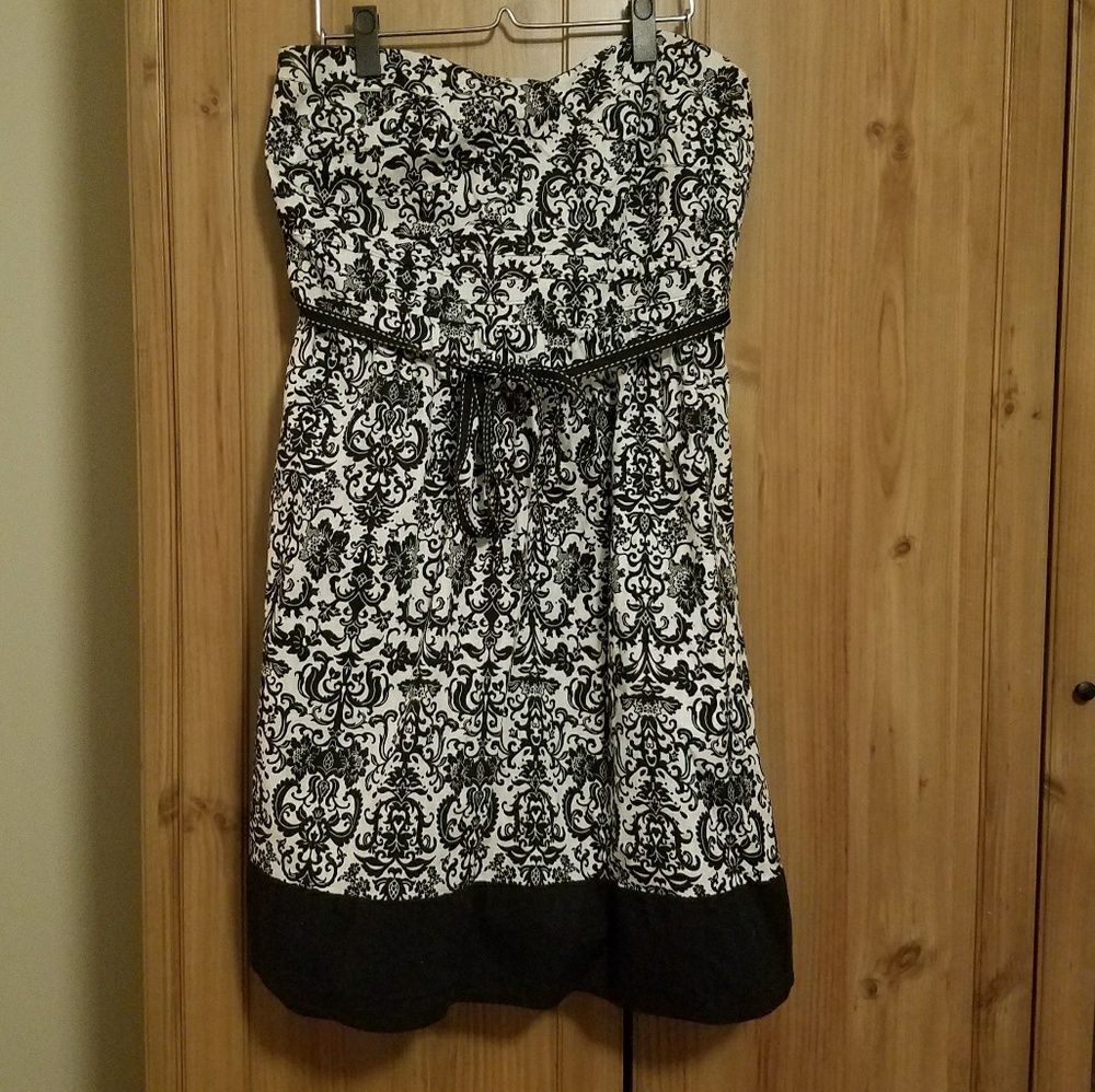 Torrid CUTE FLIRTY Strapless Dress